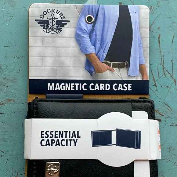 Dockers Men’s Wallet Card Case Leather Black Magnetic RFID Secure NEW - Picture 1 of 7